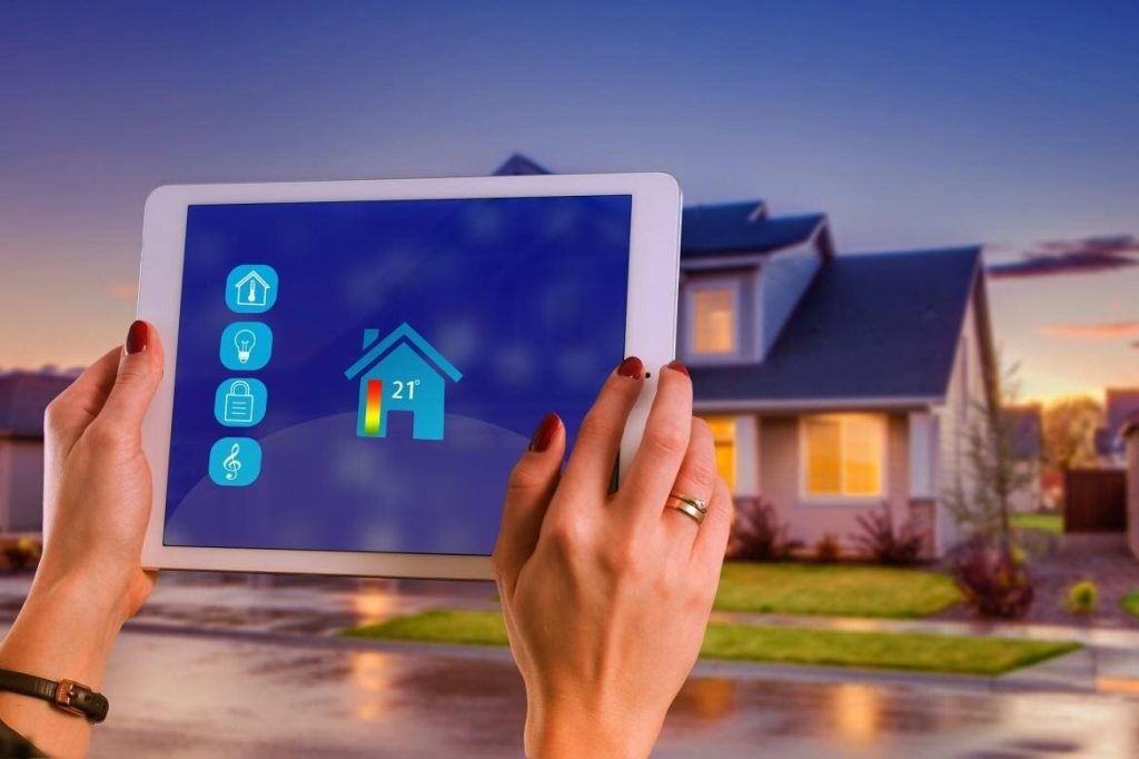 How Smart Home Technology Shapes the Future of Renovation Loans