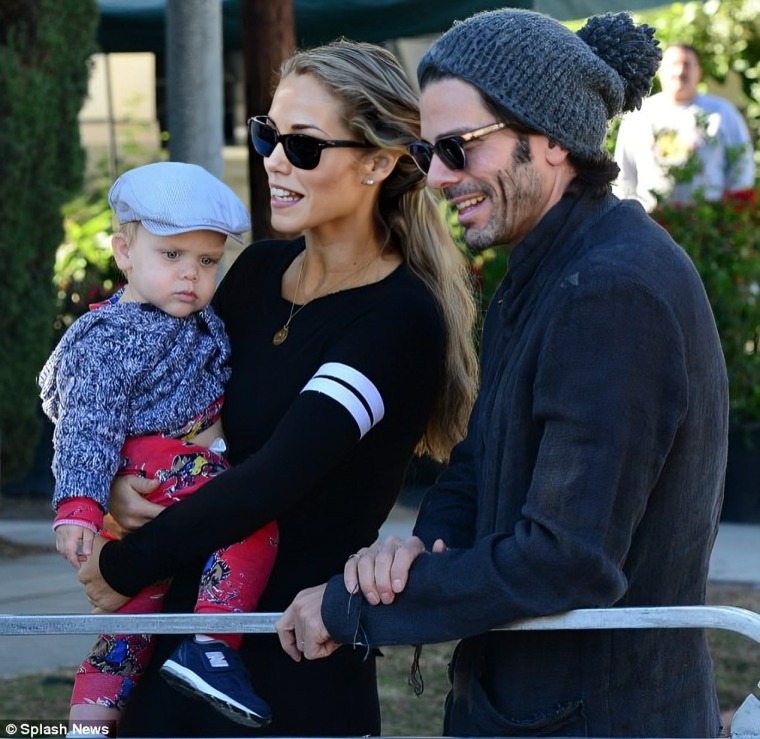 What is Elizabeth Berkley Net Worth? Her Earning Sources 2024