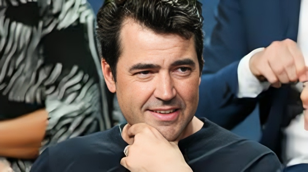 What Is Ron Livingston Net Worth? His Earning Sources 2024