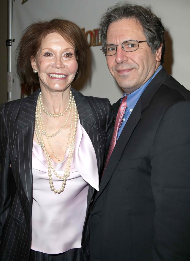 What is Mary Tyler Moore Net Worth? Her Earning Sources 2024
