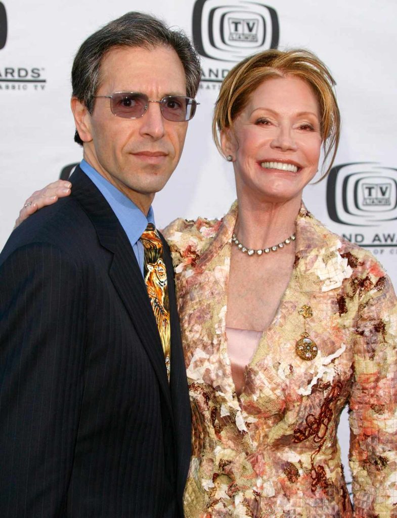What is Mary Tyler Moore Net Worth? Her Earning Sources 2024