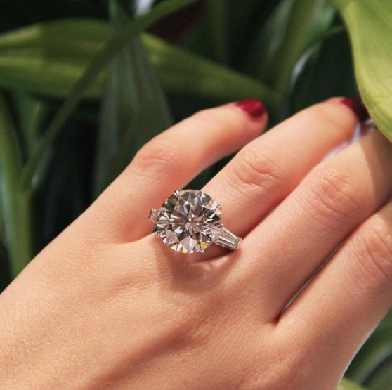 Big Diamond Rings are an Emblem of Beauty and Luxury