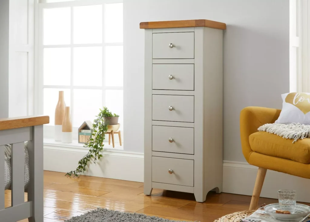 5 great reasons to buy a chest of drawers for the bedroom