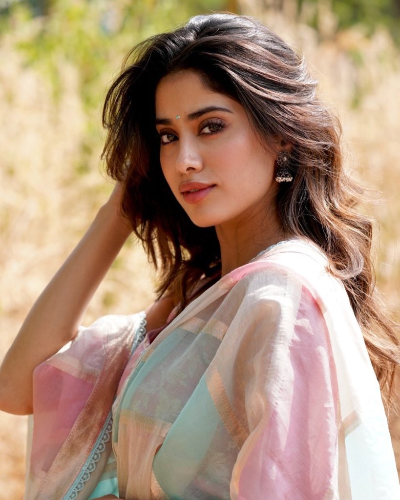 Janhvi Kapoor Height in Feet
