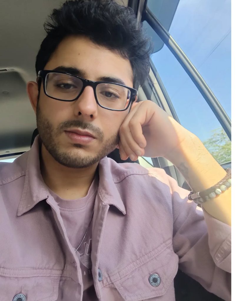 Elvish Yadav Height in Feet