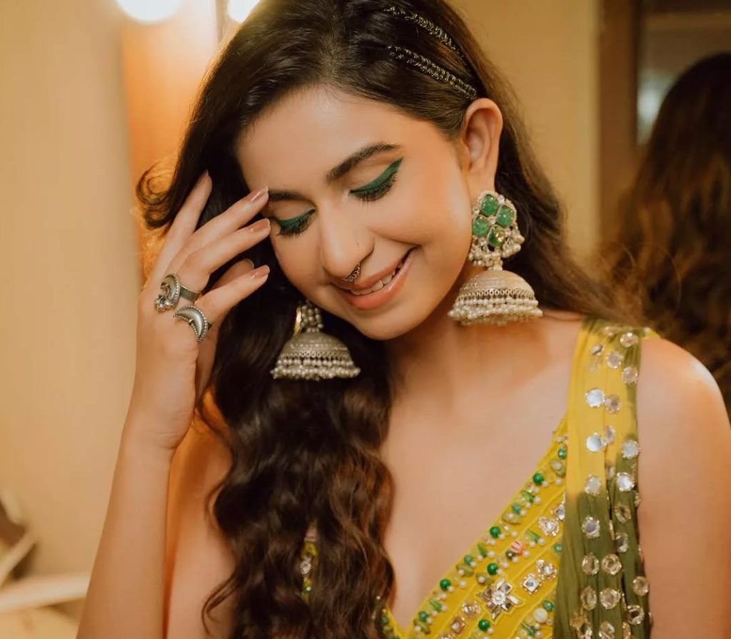 Kinjal Dave Net Worth: Popular Indian Singer's Earnings