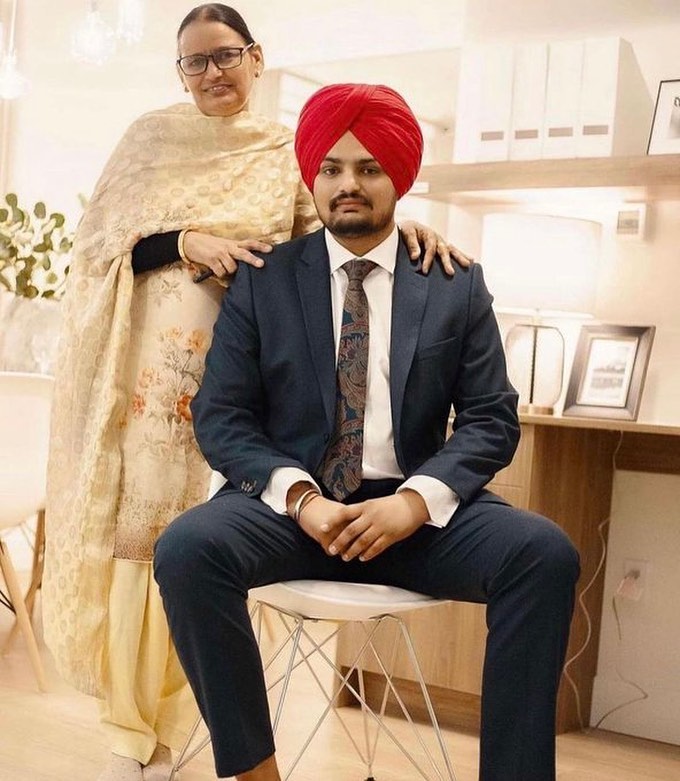Sidhu Moose Wala Mother Age