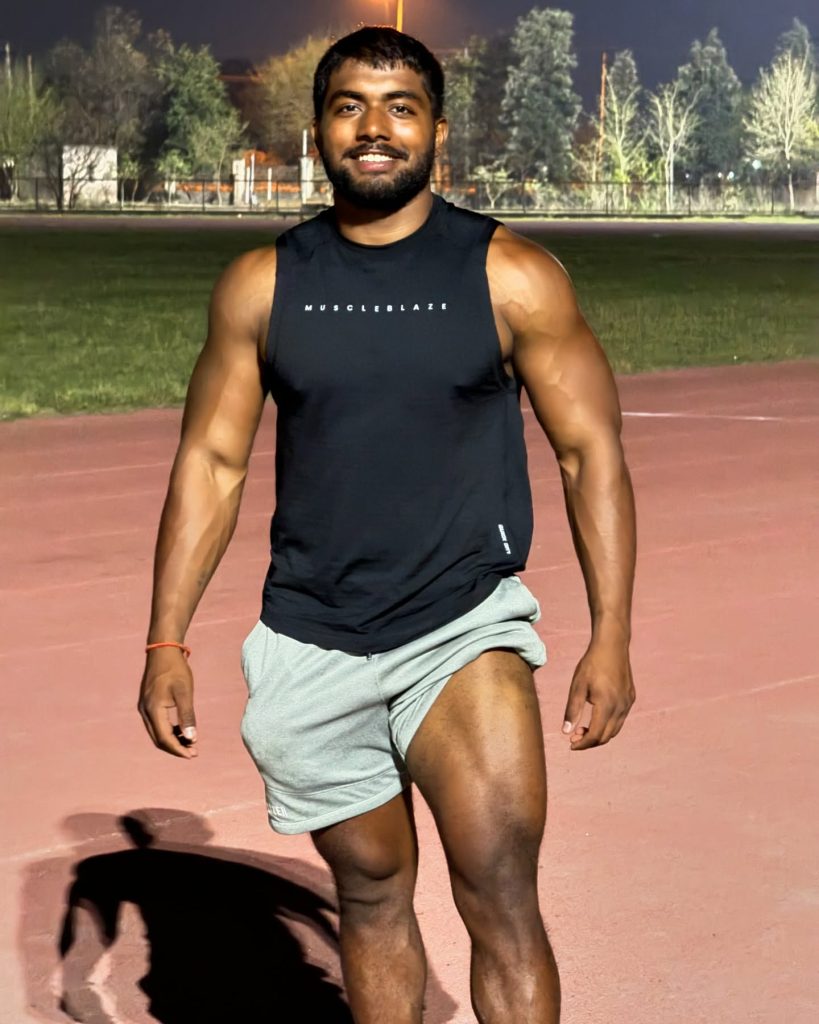 Ankit Baiyanpuria Height in feet