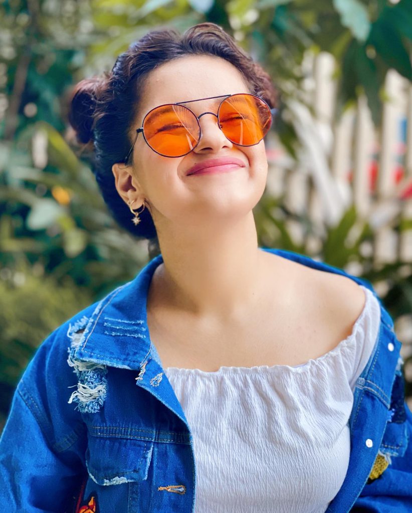 Avneet Kaur height