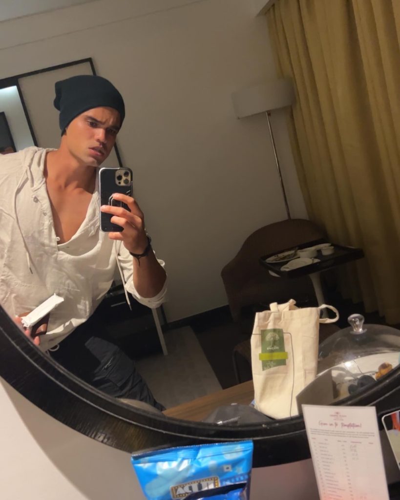 Arjun Tendulkar Height in feet 