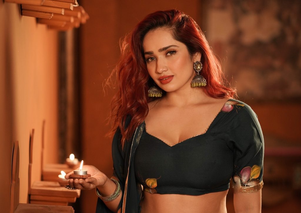 Aditi Mistry Height: Find Out the Truth About Her Height