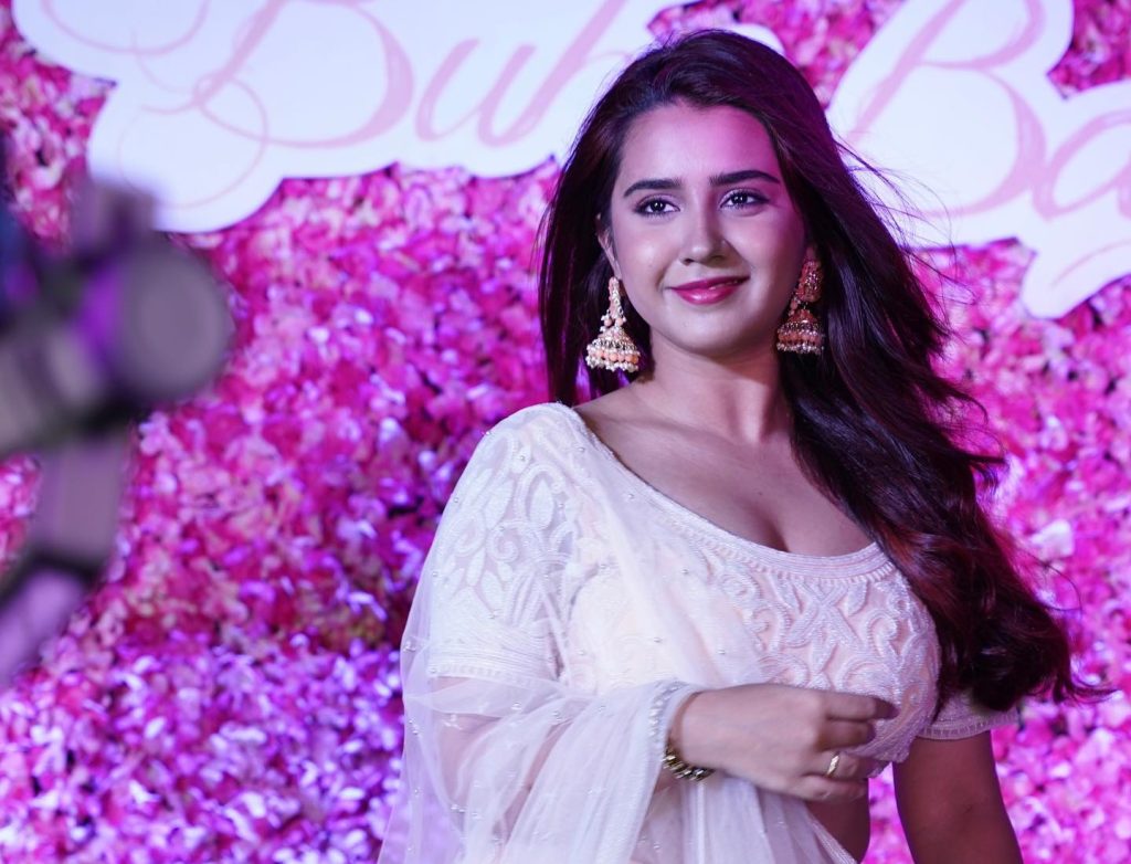 Roshni Walia Height: How Tall is the Actress