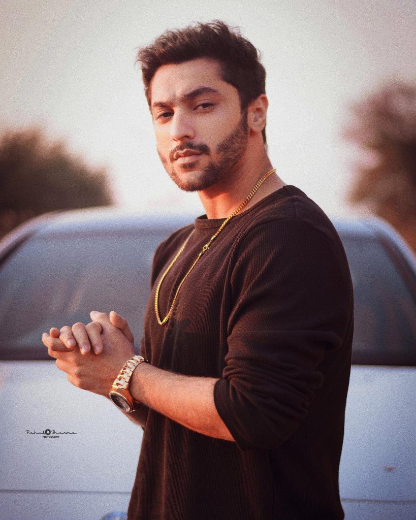 Harsh Beniwal Height in Feet