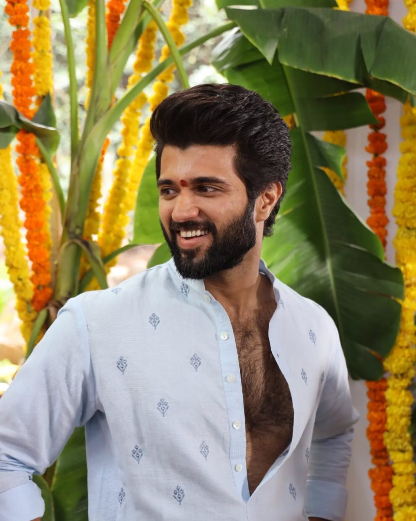 Vijay Deverakonda Height in feet