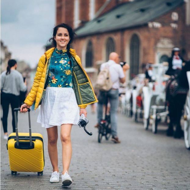 5 Smart Ways Remote Workers Are Combining eSIM Travel With Short-Term Rentals in 2026