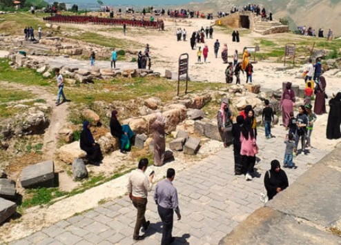 The Role of Licensed Guides in Preserving Archaeological Heritage